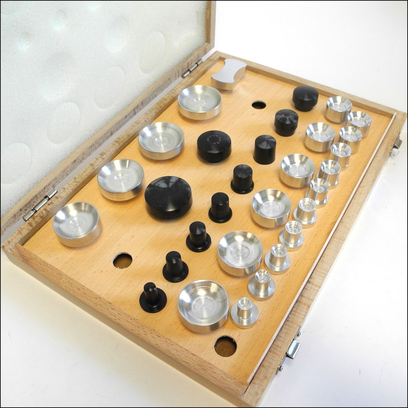 Watch Glass Fitting Dies Set Of 21 Metal & 10 Bakelite Robur T31 - HU15