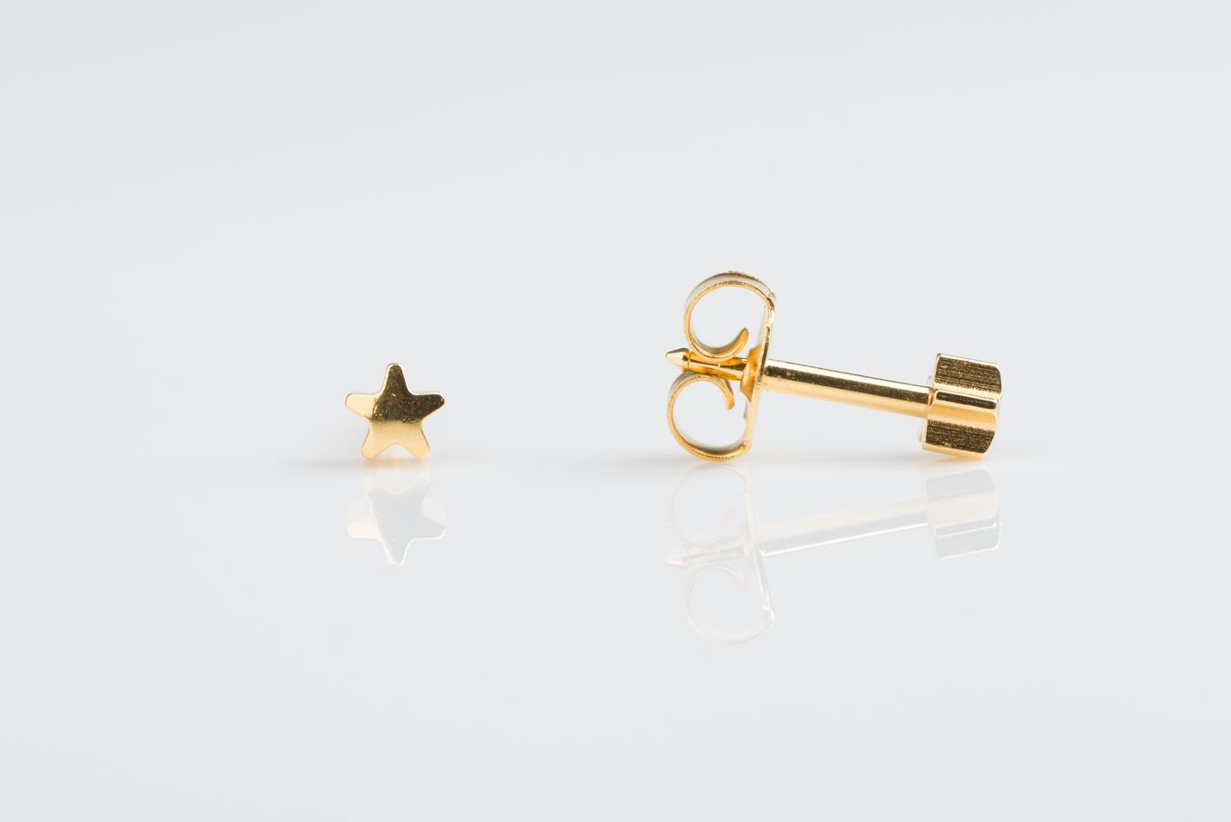 Studex 24ct Gold Plated Star Shape Studs - E218