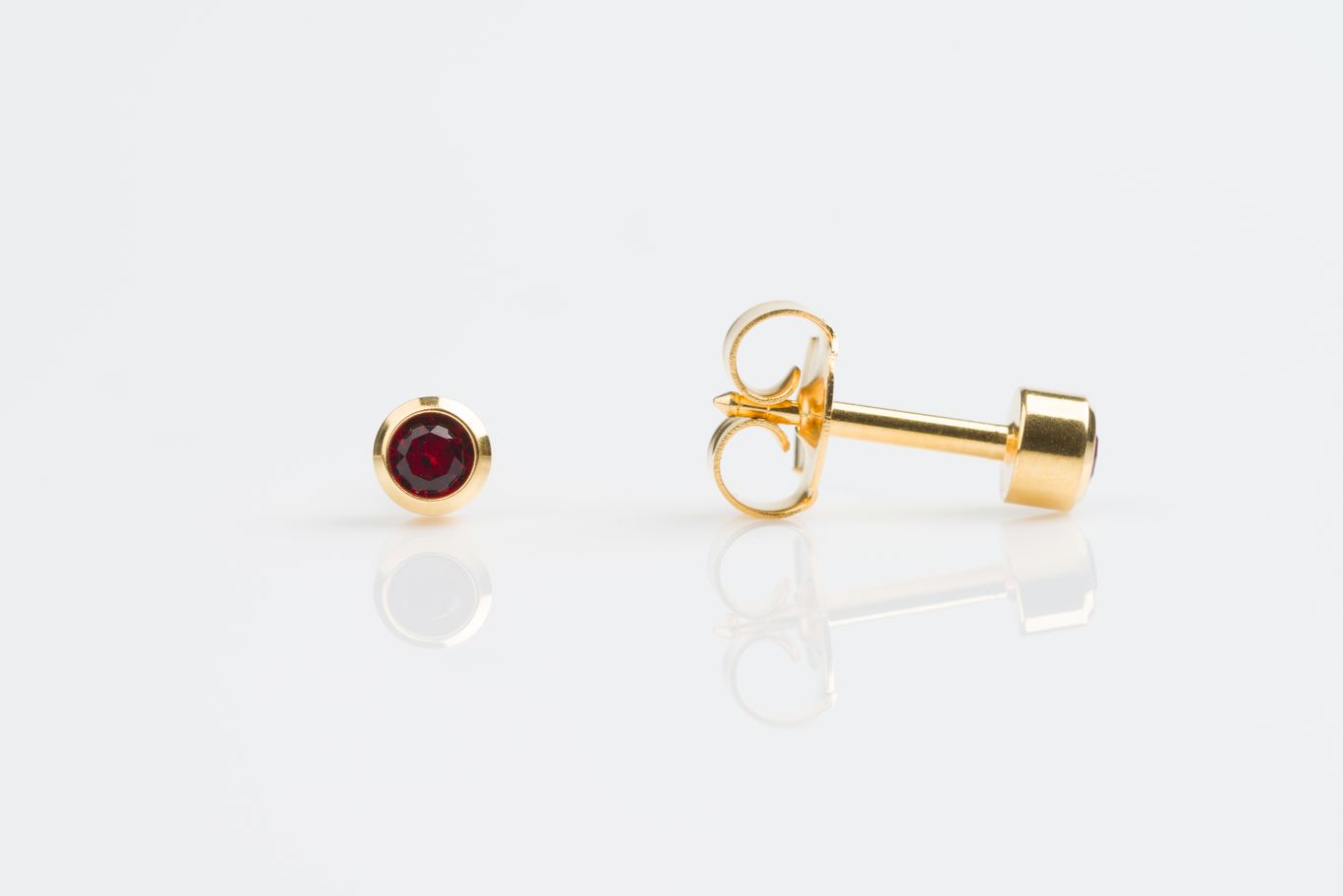 Studex January Garnet Red Birthstone Studs - E21