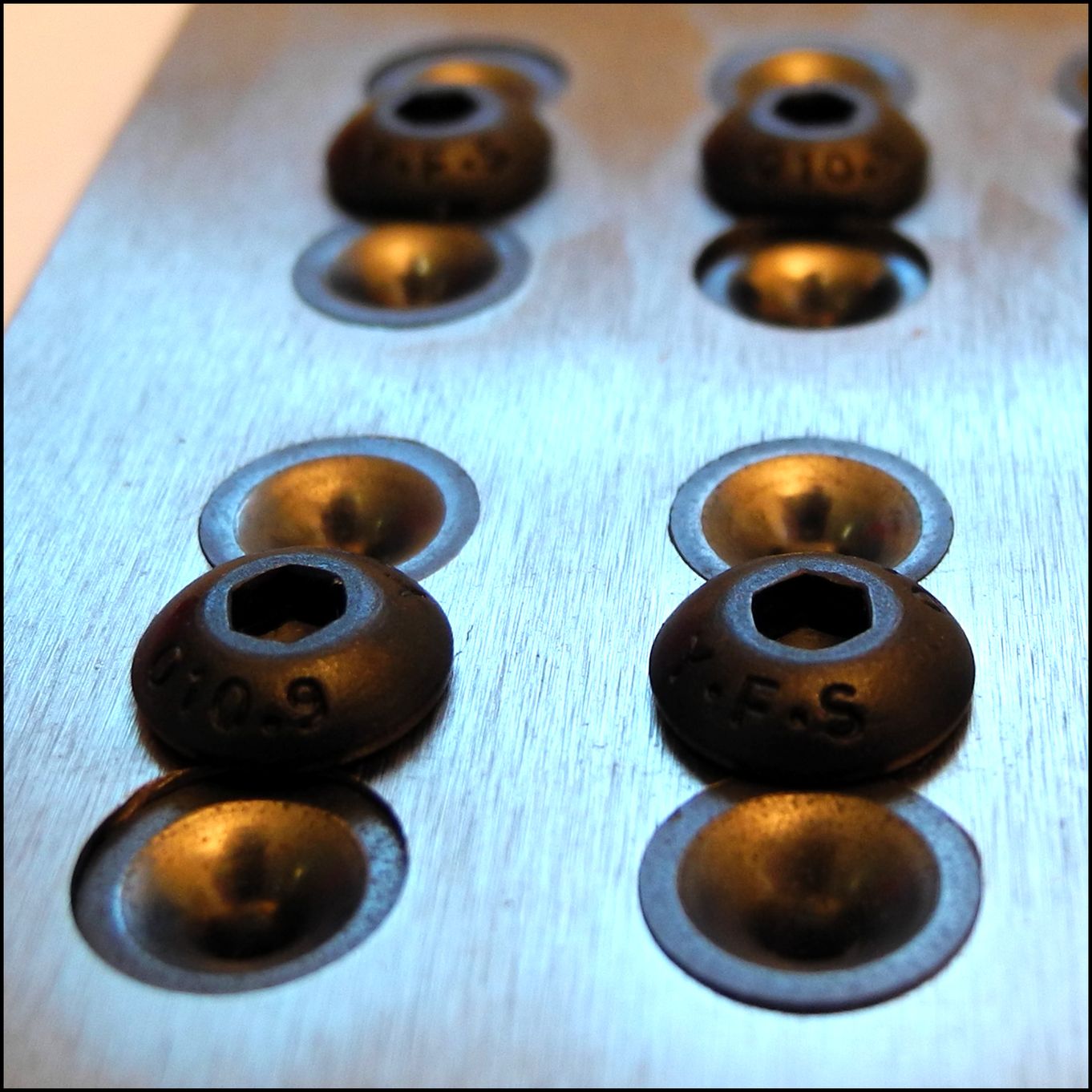 Tungsten Carbide Drawplate Round 36 Hole Ø0.25mm - Ø2.20mm - TD951